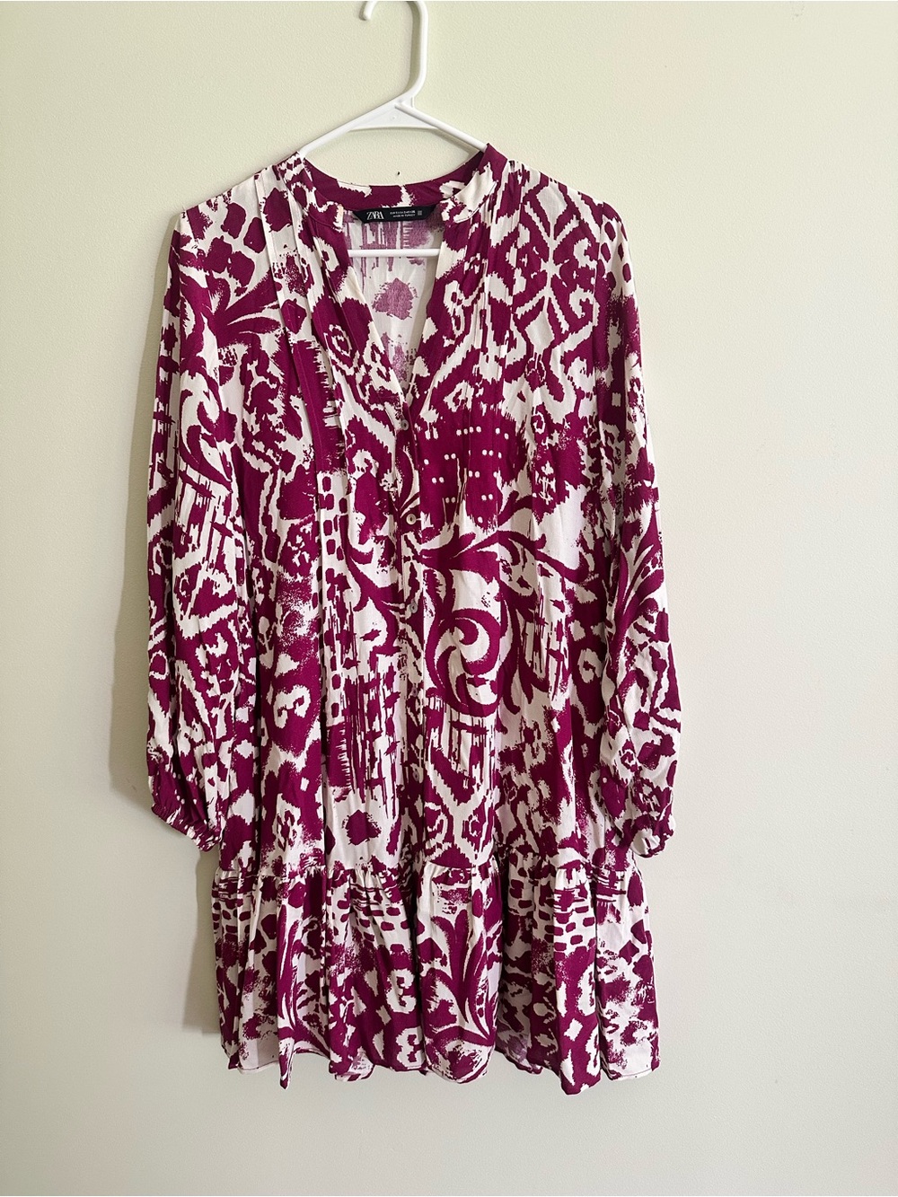 Vibrant Zara fushia/magenta & white dress, flowy and flattering.